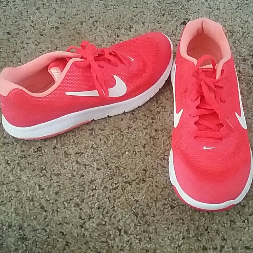 Nike tennis shoes